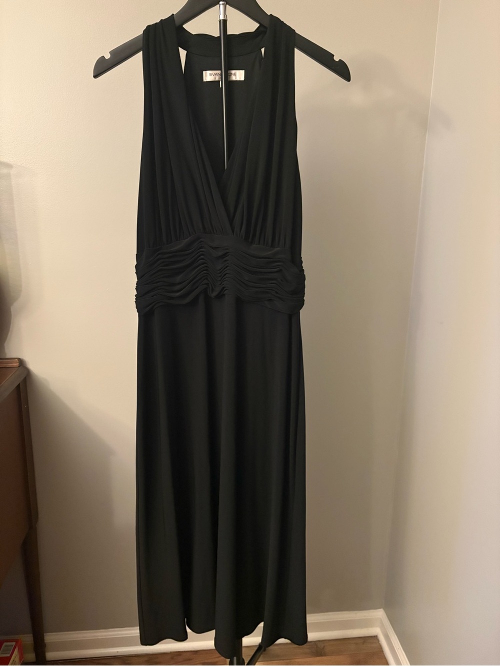 Evan Picone Size 16 Black Sleeveless V-Neck Dress with Ruched Waist